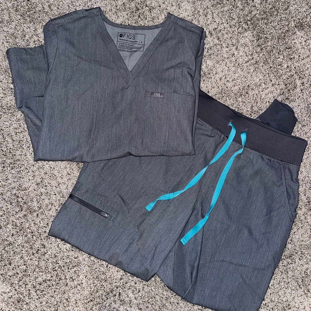 Figs Graphite Scrub Set with Teal drawstring